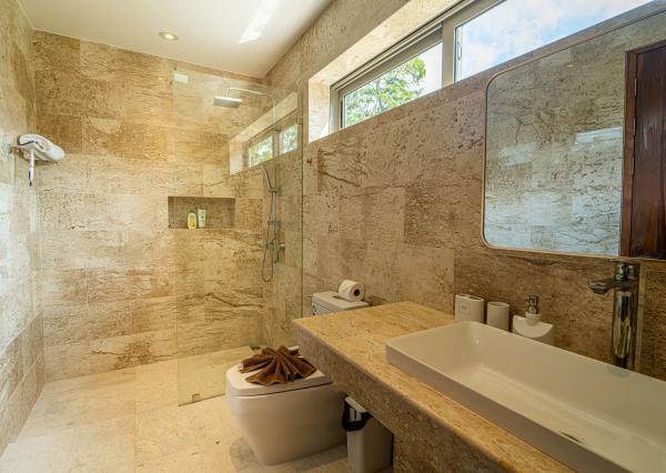 Luxusná 4-izbová vila z travertínu na predaj v Chaweng Noi, Koh Samui