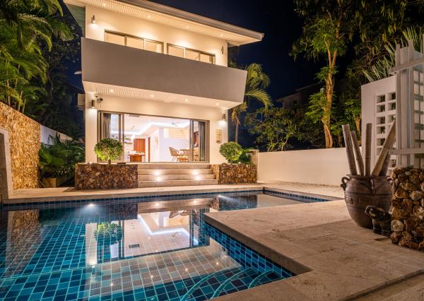 Luxusná 4-izbová vila z travertínu na predaj v Chaweng Noi, Koh Samui