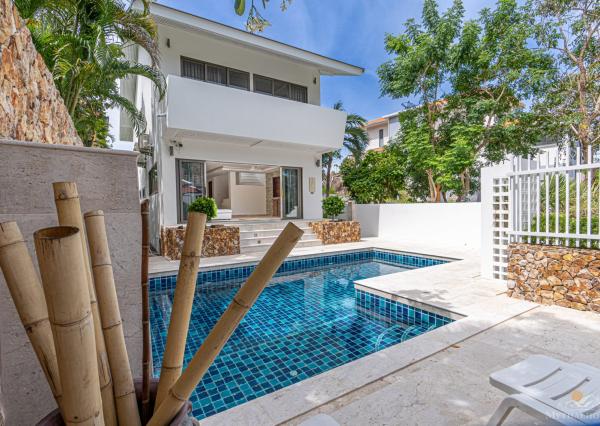 Luxusná 4-izbová vila z travertínu na predaj v Chaweng Noi, Koh Samui