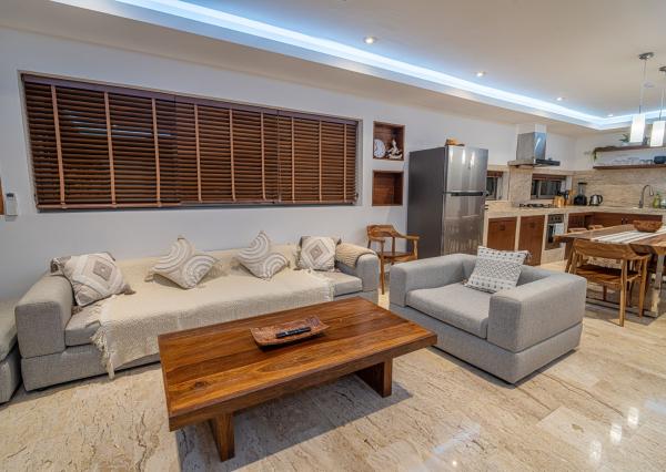 Luxusná 4-izbová vila z travertínu na predaj v Chaweng Noi, Koh Samui