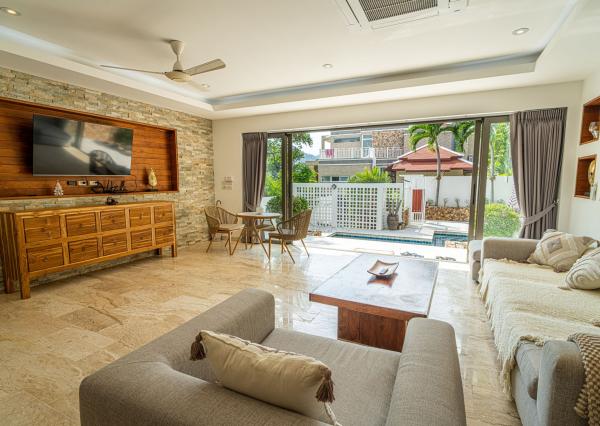 Luxusná 4-izbová vila z travertínu na predaj v Chaweng Noi, Koh Samui