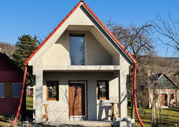 Na predaj rozostavaná poschodová vinohradnícka chatka v okrese Skalica – Radošovské vinohrady.