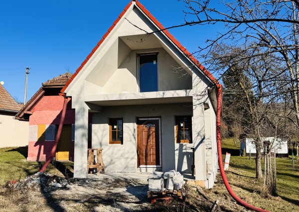 Na predaj rozostavaná poschodová vinohradnícka chatka v okrese Skalica – Radošovské vinohrady.