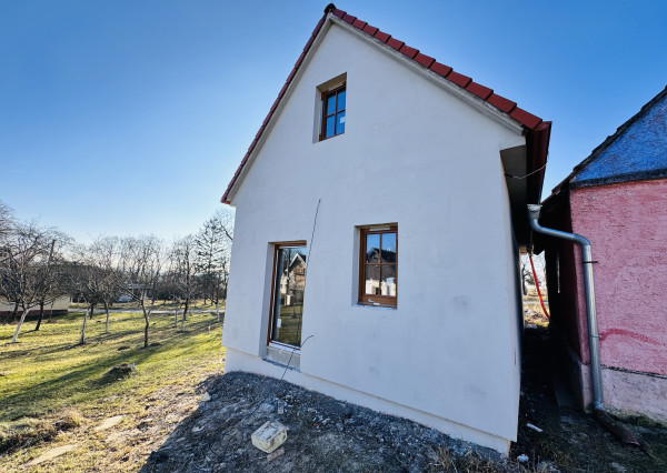 Na predaj rozostavaná poschodová vinohradnícka chatka v okrese Skalica – Radošovské vinohrady.