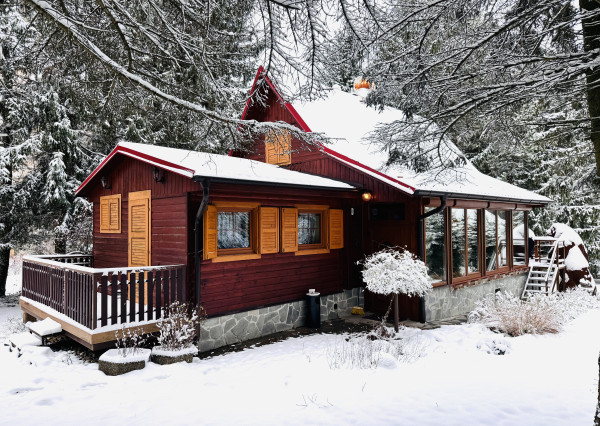 Na predaj rekreačná chata v srdci Skalických hôr .