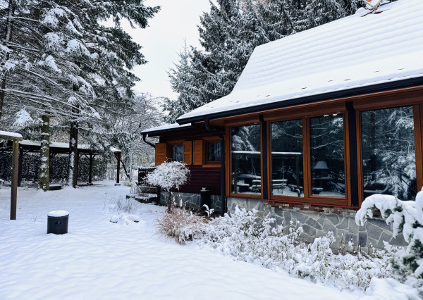 Na predaj rekreačná chata v srdci Skalických hôr .