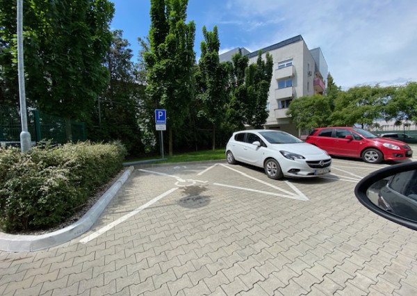 PRENÁJOM: Vonkajšieho parkovacieho státia.