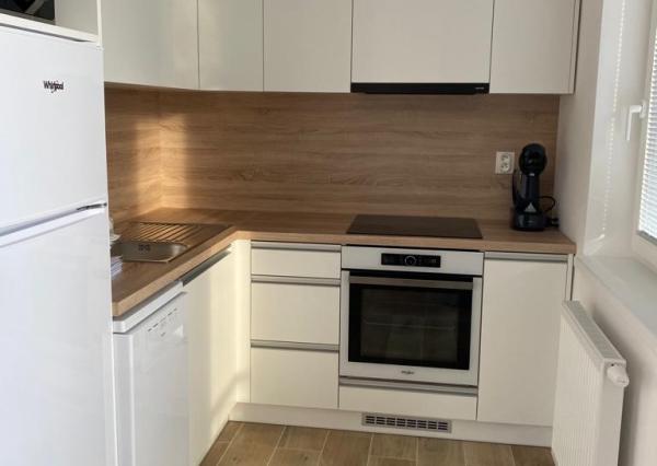 PRENÁJOM  kompletne zariadený, bezbariérový,  2-izbový byt v novostavbe na Sídlisku Platan v meste Šamorín.