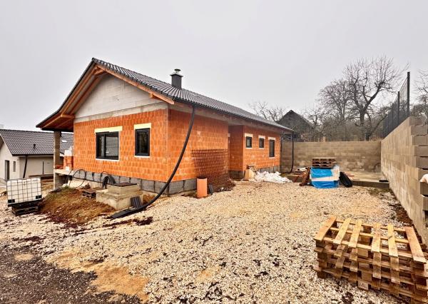 🏡 NA PREDAJ POSLEDNÝ RODINNÝ DOM v súkromnej ulici, Stará Turá