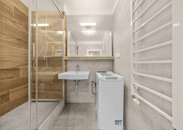 Na prenájom priestranný 1 izbový byt na Vajnorskej ulici pár krokov od Trnavského mýta