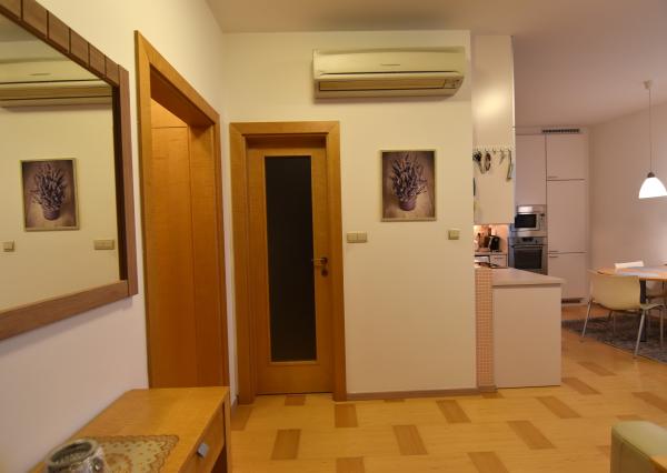 Na prenájom kompletne zariadený 1-izbový byt v Bratislave.