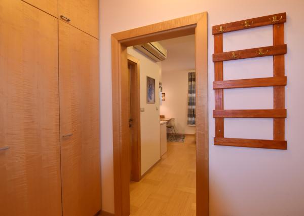 Na prenájom kompletne zariadený 1-izbový byt v Bratislave.