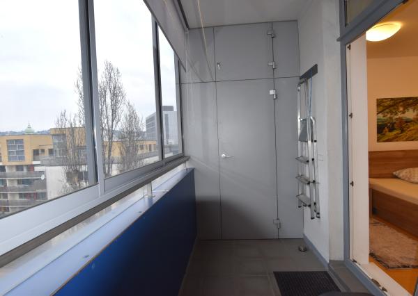 Na prenájom kompletne zariadený 1-izbový byt v Bratislave.