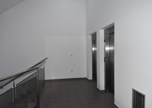 Na prenájom kompletne zariadený 1-izbový byt v Bratislave.