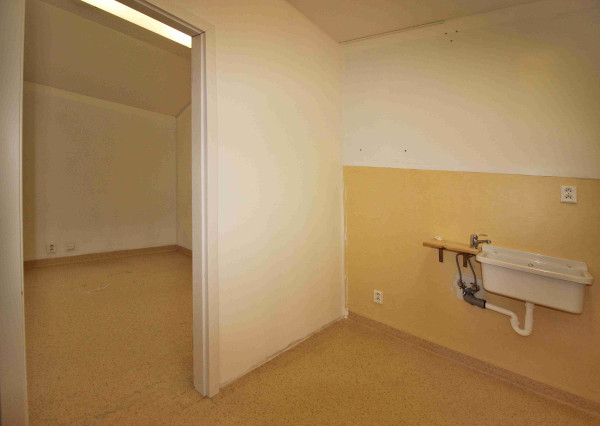 PRENÁJOM ambulancia/služby 36,10 m2, Piešťany, Winterova ul.