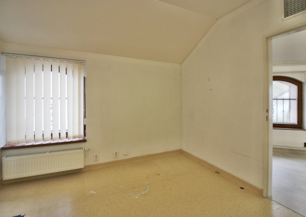 PRENÁJOM ambulancia/služby 36,10 m2, Piešťany, Winterova ul.