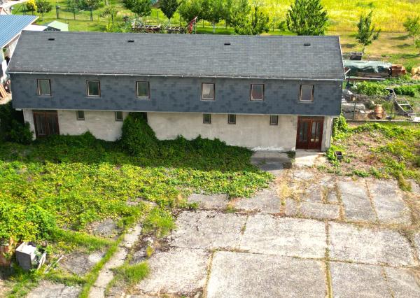 Areál v centre obce Jelka  – 5287 m²