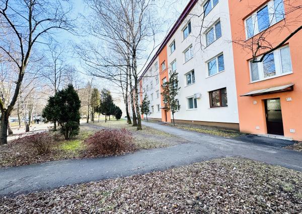 Priestranný 3-izbový byt 84 m² s balkónom – Skalica, Dr. Clementisa.