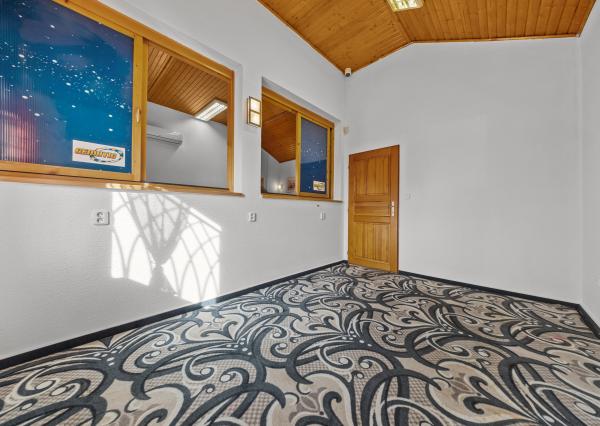 PREDAJ KOMERČNÉHO PRIESTORU, ROHOVCE (25 min. Bratislava R7)