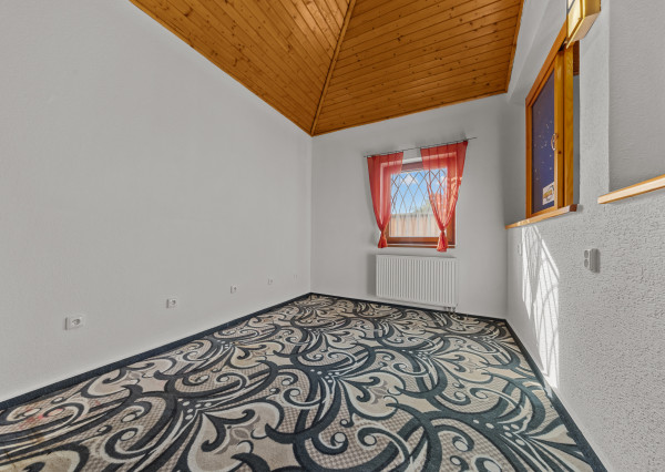 PREDAJ KOMERČNÉHO PRIESTORU, ROHOVCE (25 min. Bratislava R7)