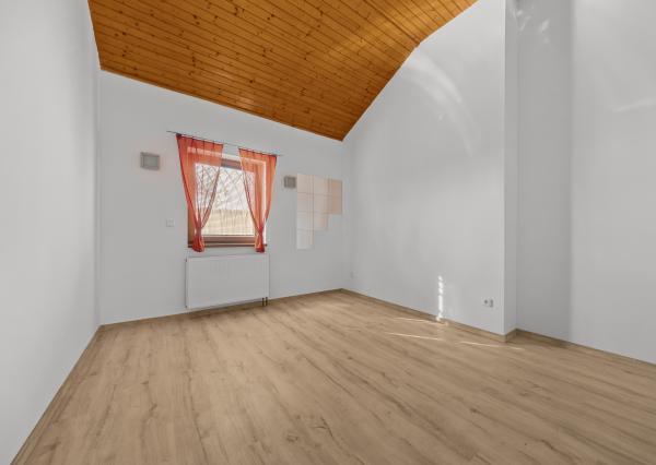 PREDAJ KOMERČNÉHO PRIESTORU, ROHOVCE (25 min. Bratislava R7)