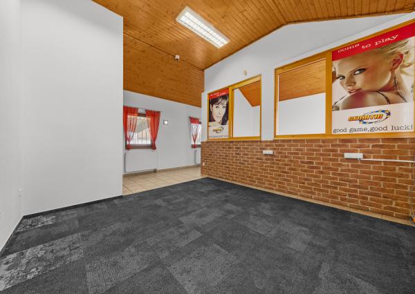 PREDAJ KOMERČNÉHO PRIESTORU, ROHOVCE (25 min. Bratislava R7)