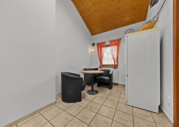 PREDAJ KOMERČNÉHO PRIESTORU, ROHOVCE (25 min. Bratislava R7)