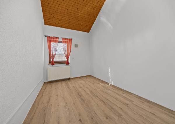 PREDAJ KOMERČNÉHO PRIESTORU, ROHOVCE (25 min. Bratislava R7)