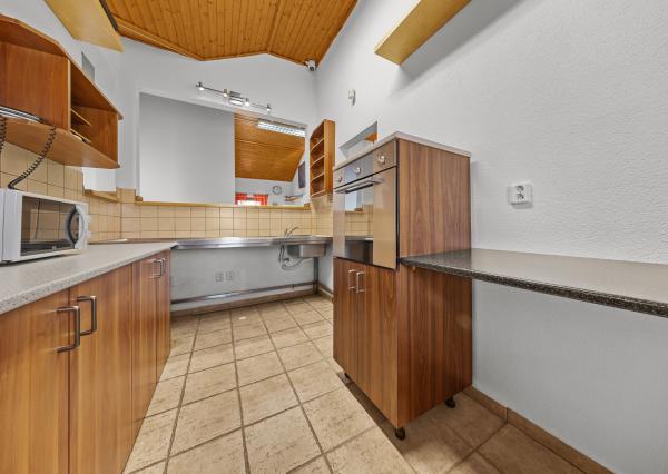 PREDAJ KOMERČNÉHO PRIESTORU, ROHOVCE (25 min. Bratislava R7)