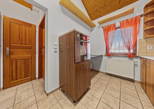 PREDAJ KOMERČNÉHO PRIESTORU, ROHOVCE (25 min. Bratislava R7)