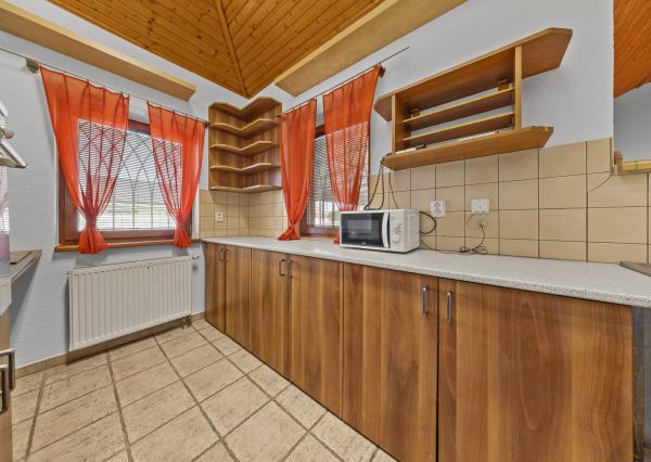 PREDAJ KOMERČNÉHO PRIESTORU, ROHOVCE (25 min. Bratislava R7)