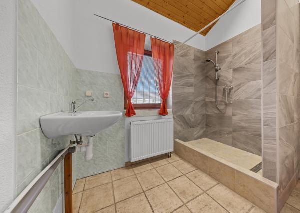 PREDAJ KOMERČNÉHO PRIESTORU, ROHOVCE (25 min. Bratislava R7)