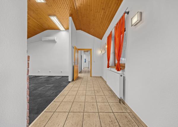 PREDAJ KOMERČNÉHO PRIESTORU, ROHOVCE (25 min. Bratislava R7)