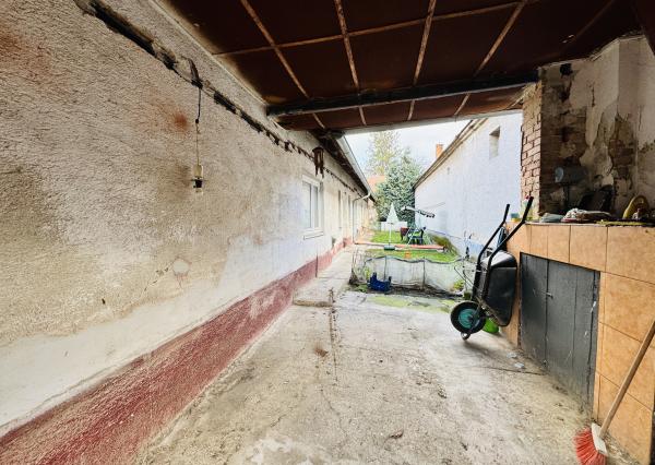 3-izbový rodinný dom s dvorom a stodolou – Petrova Ves, okres Skalica.