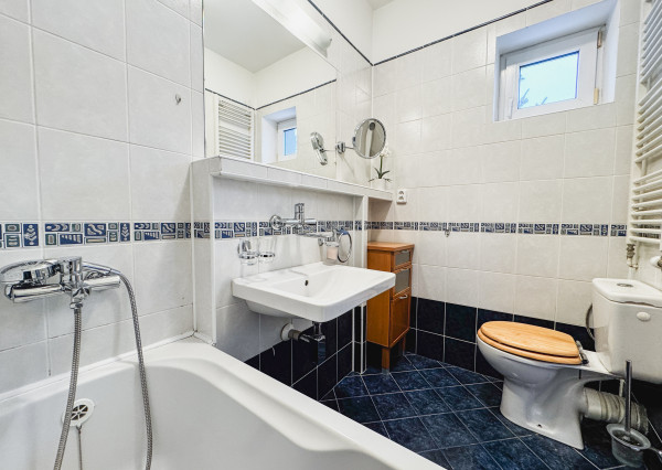 Predaj priestranného 4 izbového rodinného domu s bazénom na Kolibe