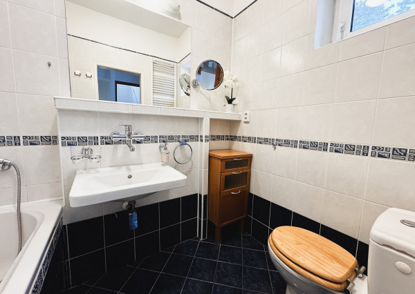 Predaj priestranného 4 izbového rodinného domu s bazénom na Kolibe