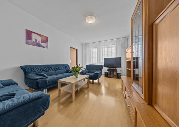 Na predaj praktický 3-izbový byt s loggiou v obľúbenej a tichej časti Karlovej Vsi na Púpavovej ulici