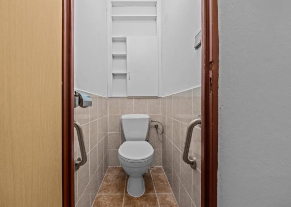 Na predaj praktický 3-izbový byt s loggiou v obľúbenej a tichej časti Karlovej Vsi na Púpavovej ulici