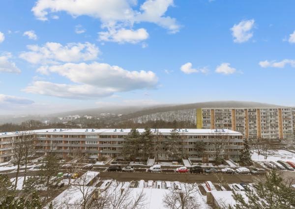 Na predaj praktický 3-izbový byt s loggiou v obľúbenej a tichej časti Karlovej Vsi na Púpavovej ulici