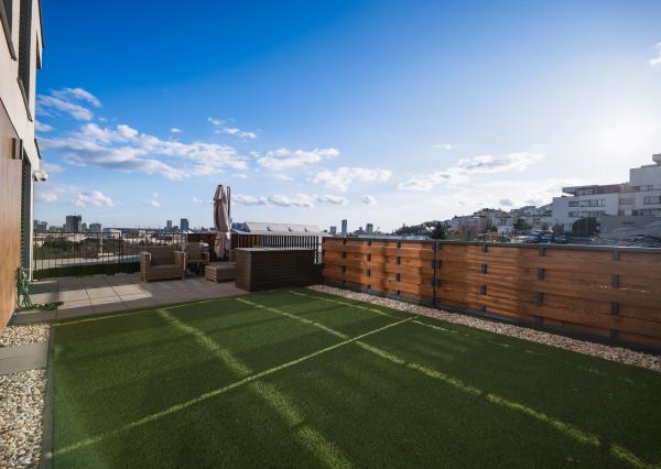 Exkluzívny 4-izbový byt s loggiou a súkromnou záhradou na lukratívnej adrese Pod Vtáčnikom