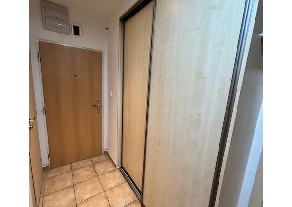 PREDAJ: Slnečný 3-izbový byt v srdci Ružinova – tehla a zeleň