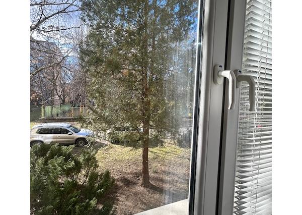 PREDAJ: Slnečný 3-izbový byt v srdci Ružinova – tehla a zeleň