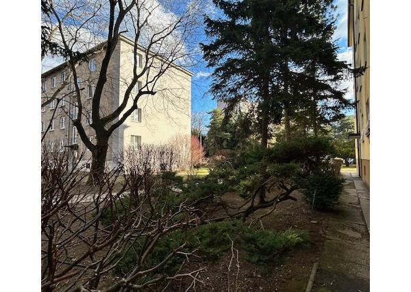 PREDAJ: Slnečný 3-izbový byt v srdci Ružinova – tehla a zeleň