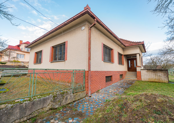 NA PREDAJ Rodinný dom s pozemkom 1188 m² - Moravské Lieskové
