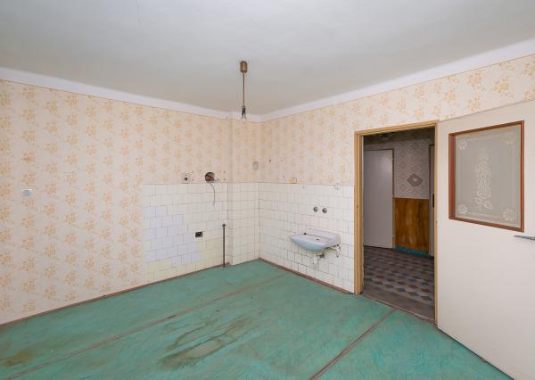NA PREDAJ Rodinný dom s pozemkom 1188 m² - Moravské Lieskové