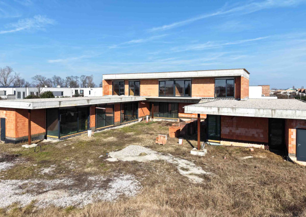 PREDAJ RODINNEJ VILY S WELLNESS A POZEMKOM 2548 m² – ROVINKA