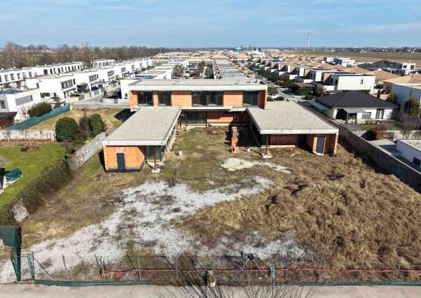 PREDAJ RODINNEJ VILY S WELLNESS A POZEMKOM 2548 m² – ROVINKA