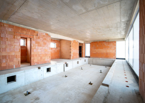 PREDAJ RODINNEJ VILY S WELLNESS A POZEMKOM 2548 m² – ROVINKA