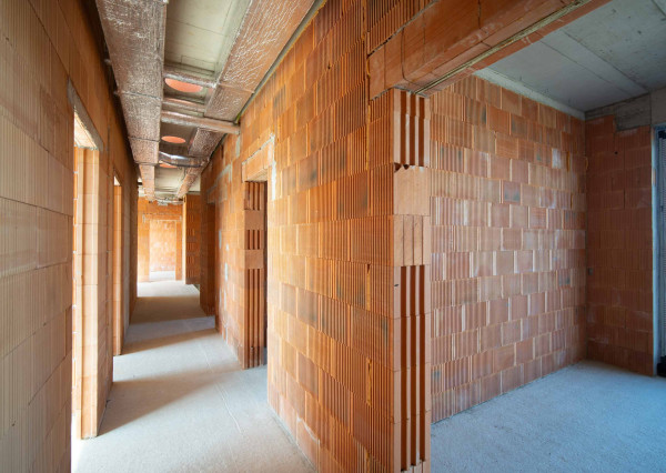 PREDAJ RODINNEJ VILY S WELLNESS A POZEMKOM 2548 m² – ROVINKA