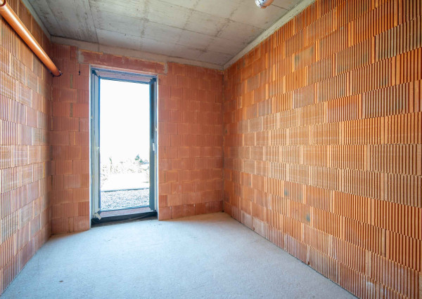 PREDAJ RODINNEJ VILY S WELLNESS A POZEMKOM 2548 m² – ROVINKA